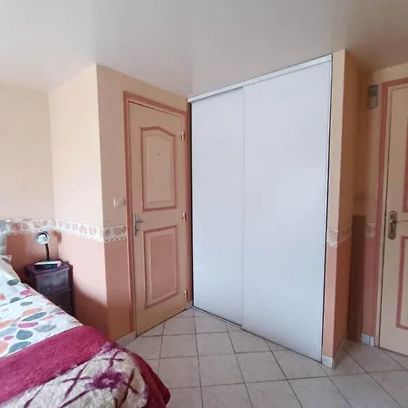 Avec Bureau Et Espace Lavabo Privat bolig Saint-Gervais en-Belin
