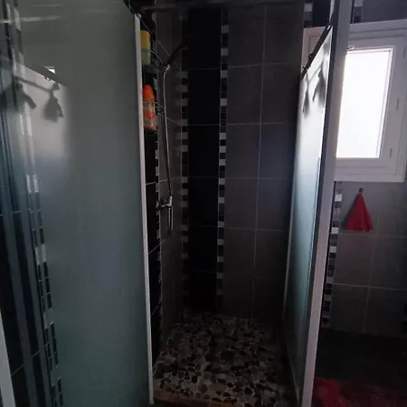 Avec Bureau Et Espace Lavabo Privat bolig