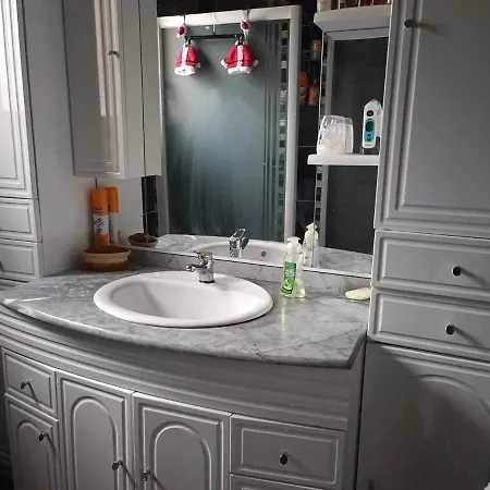 Avec Bureau Et Espace Lavabo Privat bolig